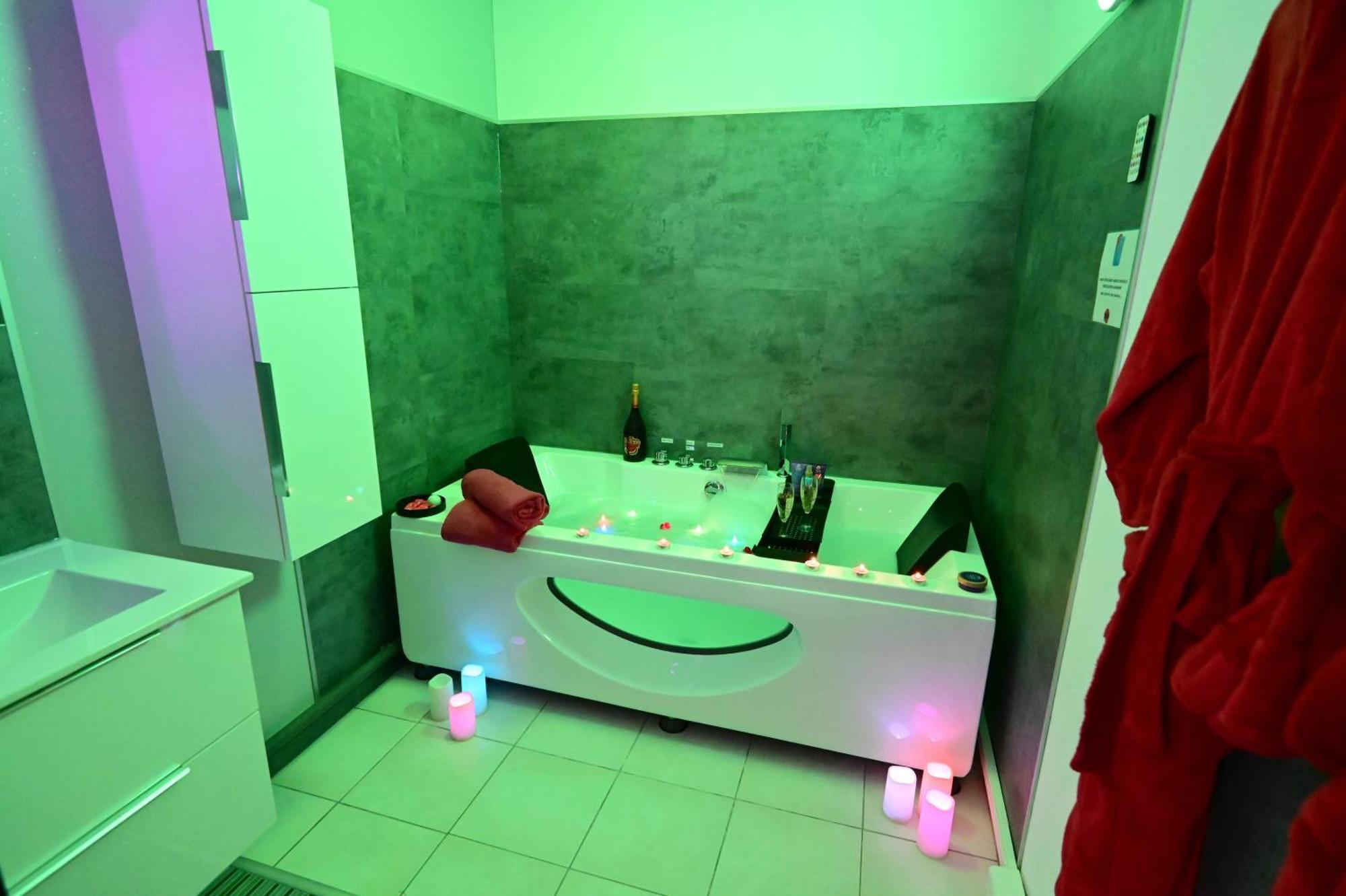 Love Room A Deux Pas De L'Ocean Avec Hammam, Sauna Et Bain A 2 :-) Biscarrosse Kültér fotó